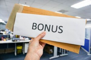 Read more about the article “Am I entitled to a 13th cheque/December bonus as a fixed-term contracted employee?”